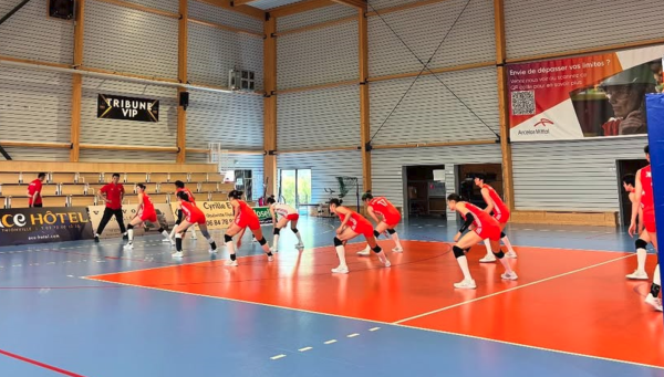 元配网 中国女排2-3不敌德国 热身赛赛况激烈 主帅袁志亲自指挥 大练青年军